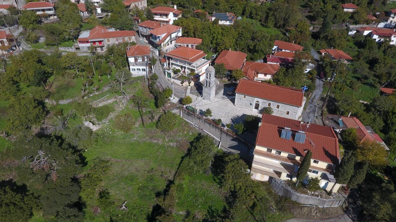 Hotel Isaraiko Spiti Agia Theodora Isaris Exterior foto