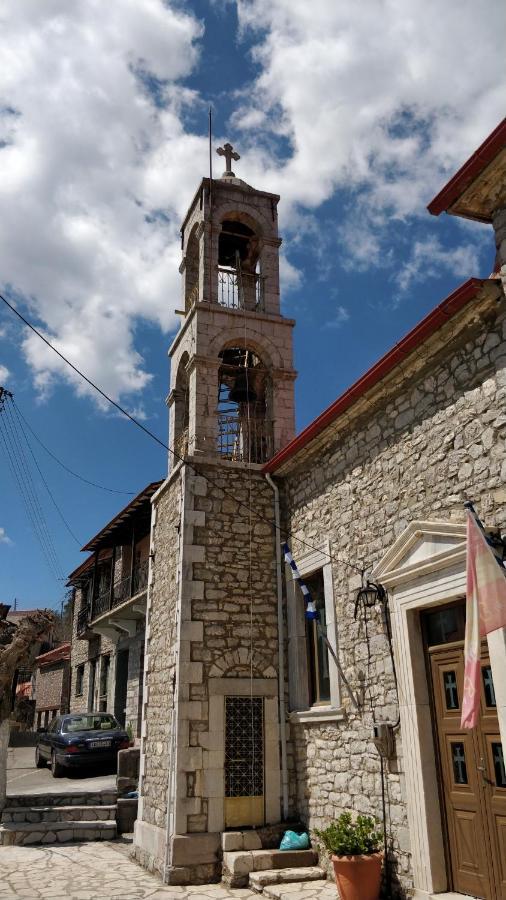Hotel Isaraiko Spiti Agia Theodora Isaris Exterior foto