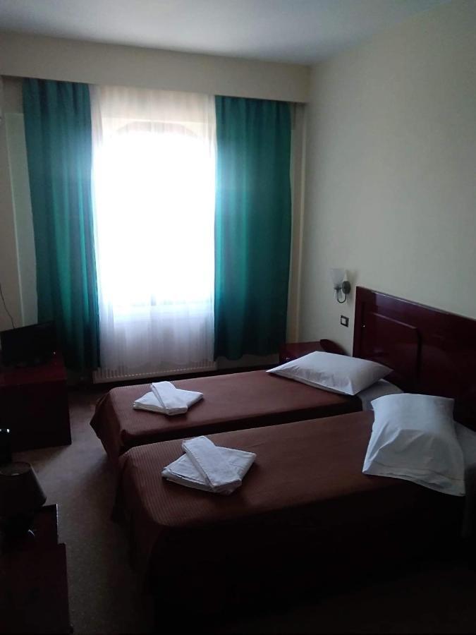 Hotel Isaraiko Spiti Agia Theodora Isaris Exterior foto